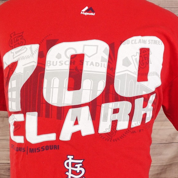 ST LOUIS CARDINALS 700 CLARK ST BUSCH STADIUM MAJESTIC RED T-SHIRT SIZE L **READ - Picture 2 of 8